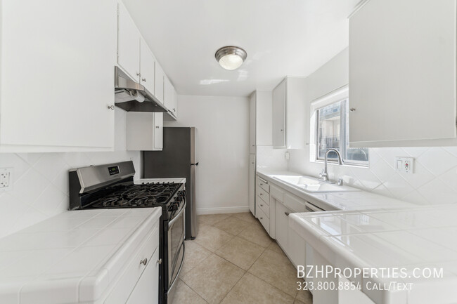 7540 Hampton Ave in West Hollywood, CA - Building Photo - Building Photo