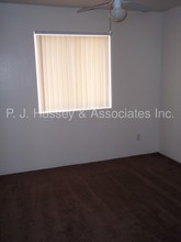 1240 E Mountain View Rd in Phoenix, AZ - Foto de edificio - Building Photo