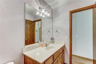 305 Waterfront Dr in Norman, OK - Foto de edificio - Building Photo