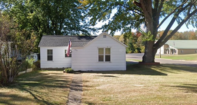 property at 220 N 2nd St
