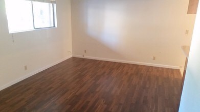 985 Salem St-Unit -#6 in Chico, CA - Foto de edificio - Building Photo