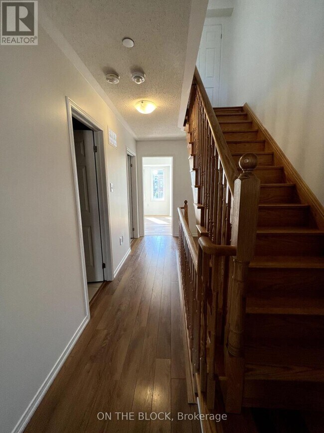 2454-2454 Rosedrop Path in Oshawa, ON - Building Photo - Building Photo