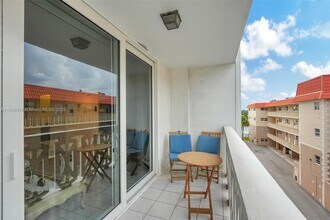 3113 S Ocean Dr in Hallandale Beach, FL - Building Photo - Building Photo