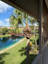 1635 Windy Pines Dr in Naples, FL - Building Photo