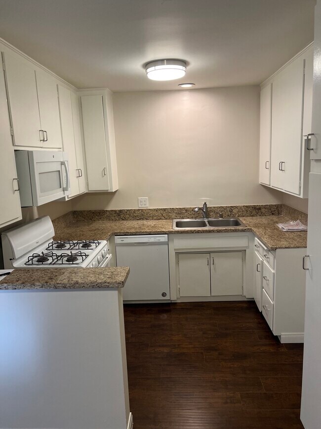 5035 Klump Ave, Unit 8