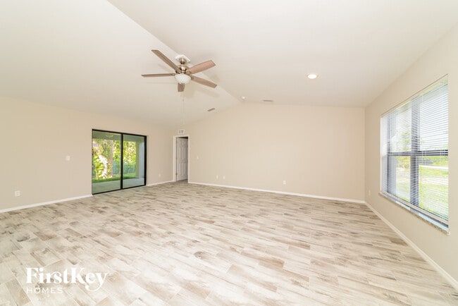 19094 Evergreen Rd in Ft. Myers, FL - Building Photo - Building Photo