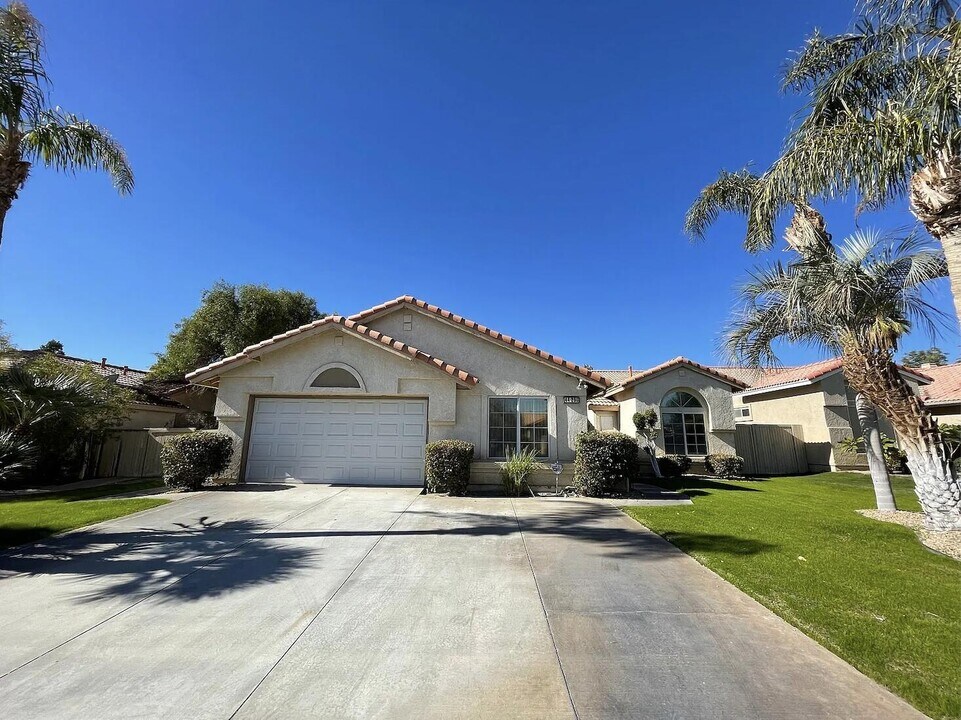 44295 Las Vistas Dr in La Quinta, CA - Building Photo
