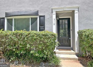 210 Flat Creek Ct in Peachtree City, GA - Building Photo - Building Photo