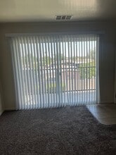 900 Susan Dr-Unit -19 in Delano, CA - Building Photo - Building Photo