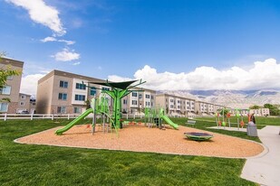 531 S 850 E in American Fork, UT - Foto de edificio - Building Photo