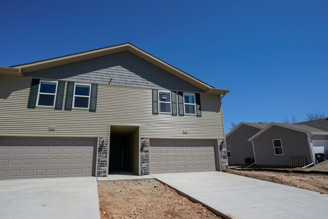 639 McKay Way in Waterloo, WI - Building Photo - Building Photo