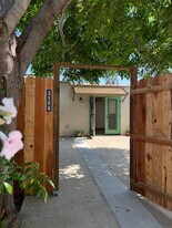 3156 W 74th St in Los Angeles, CA - Building Photo