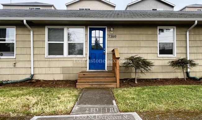 7359 SE Evergreen St in Portland, OR - Foto de edificio - Building Photo