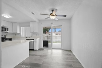 632 E La Veta Ave in Orange, CA - Foto de edificio - Building Photo