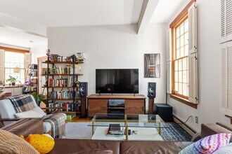 87 Bristol St, Unit 1A in Cambridge, MA - Building Photo - Building Photo