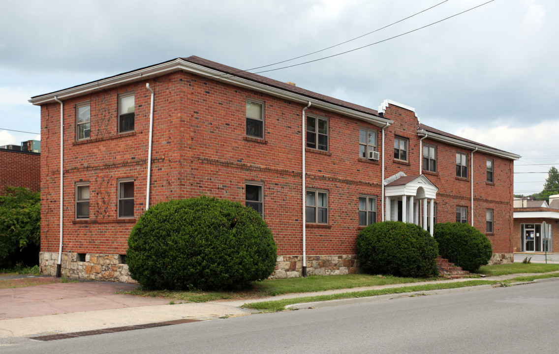 302 College Ave in Bluefield, WV - Building Photo