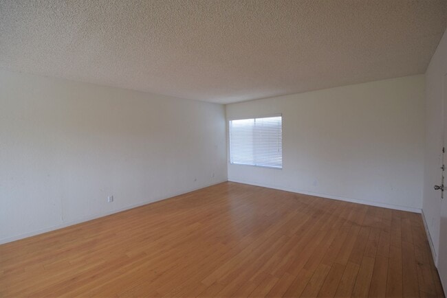 4930 Whitsett Ave, Unit 10 in Los Angeles, CA - Building Photo - Building Photo