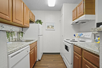 Country Hollow Apartments in Tulsa, OK - Building Photo - Building Photo