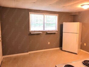 4911 Valley Dale Dr SW-Unit -Unit C in Lilburn, GA - Building Photo - Building Photo
