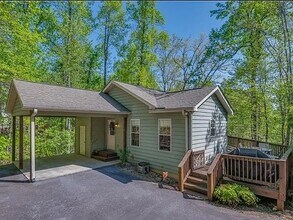 50 Glen Echo Cir in Saluda, NC - Building Photo - Building Photo