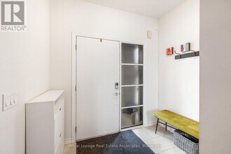 376 Wheat Boom Dr. in Oakville, ON - Building Photo - Building Photo