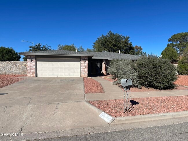 1601 Charles Owens Dr