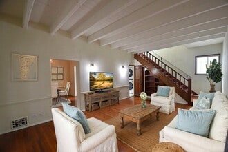 1008 Orange Grv Ave in Los Angeles, CA - Foto de edificio - Building Photo