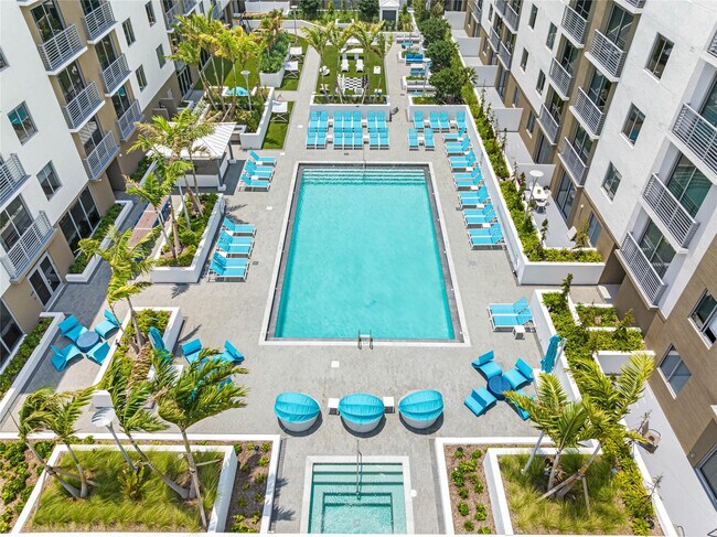 200 NE 1st Ave in Pompano Beach, FL - Building Photo - Building Photo