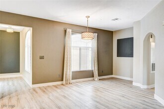 8729 Red Brook Dr in Las Vegas, NV - Building Photo - Building Photo