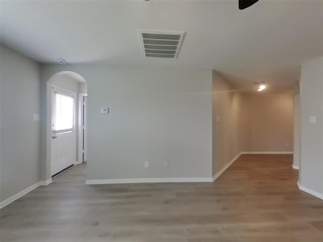 531 Douro in Crosby, TX - Building Photo - Building Photo