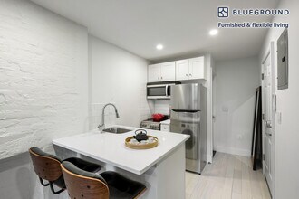 317 E 5th St in New York, NY - Building Photo - Building Photo