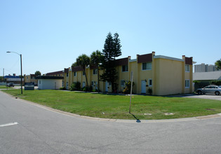 Cascade Apartments & Townhomes in Daytona Beach, FL - Building Photo - Building Photo