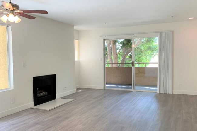 Rodeo Apartments in Los Angeles, CA - Building Photo - Building Photo