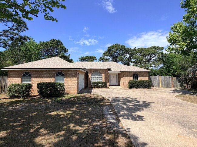 1915 Sunrise Dr in Navarre, FL - Building Photo - Building Photo