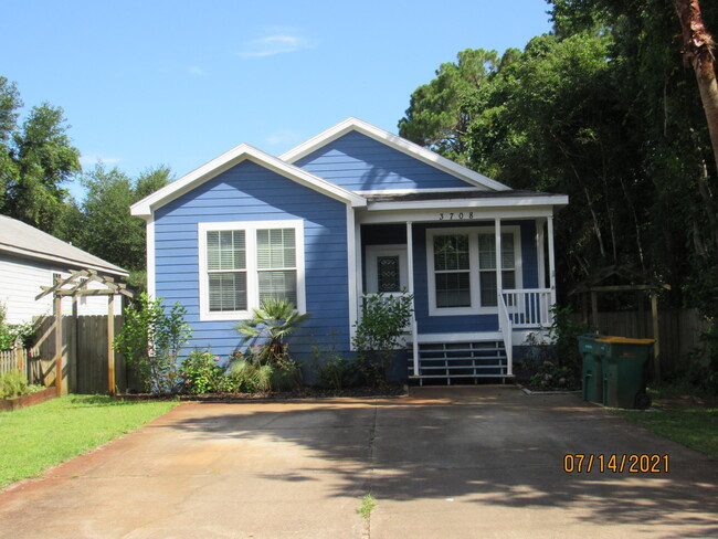 3708 1st St in Destin, FL - Foto de edificio - Building Photo