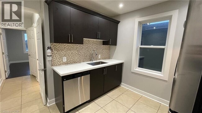 1544 King St E in Hamilton, ON - Building Photo - Building Photo