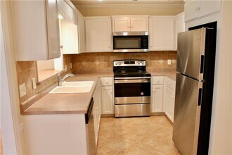 1000 Mallery St in St. Simons Island, GA - Building Photo - Building Photo