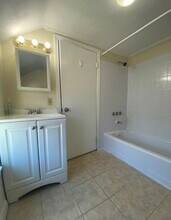 40 State St, Unit Charming One Bedroom Apar in Gorham, ME - Building Photo - Building Photo