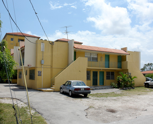 401 SW 37th Ave in Miami, FL - Building Photo - Building Photo