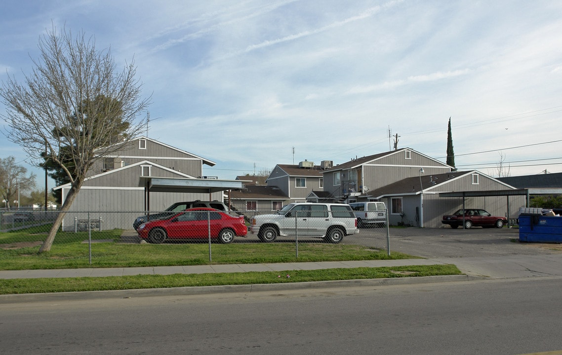 311 S A St in Madera, CA - Building Photo