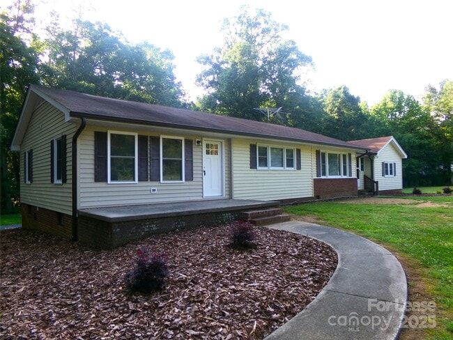 1441 Gold Hill Rd E in Mount Pleasant, NC - Building Photo - Building Photo