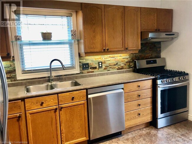 41 Limerick Ln in Brantford, ON - Building Photo - Building Photo