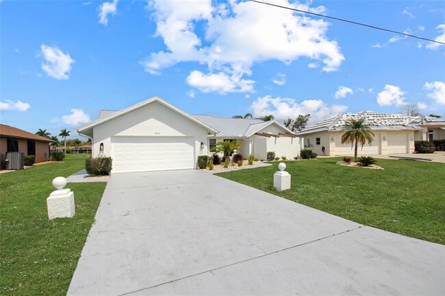 1473 Blue Lake Cir in Punta Gorda, FL - Foto de edificio - Building Photo