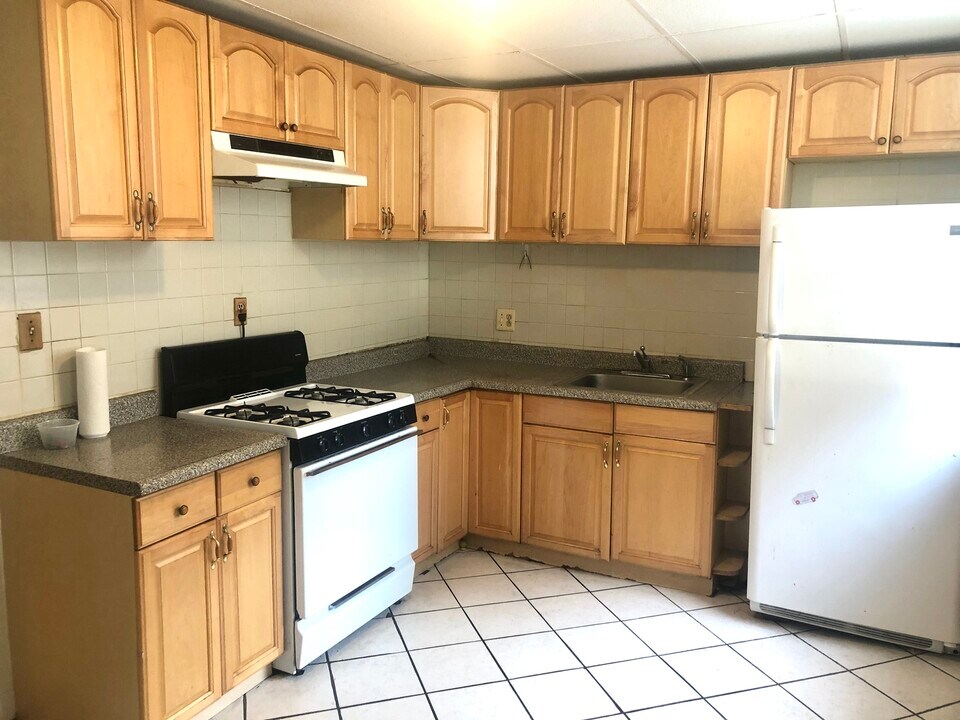 14 Smythe St, Unit 3 in Brookline, MA - Foto de edificio