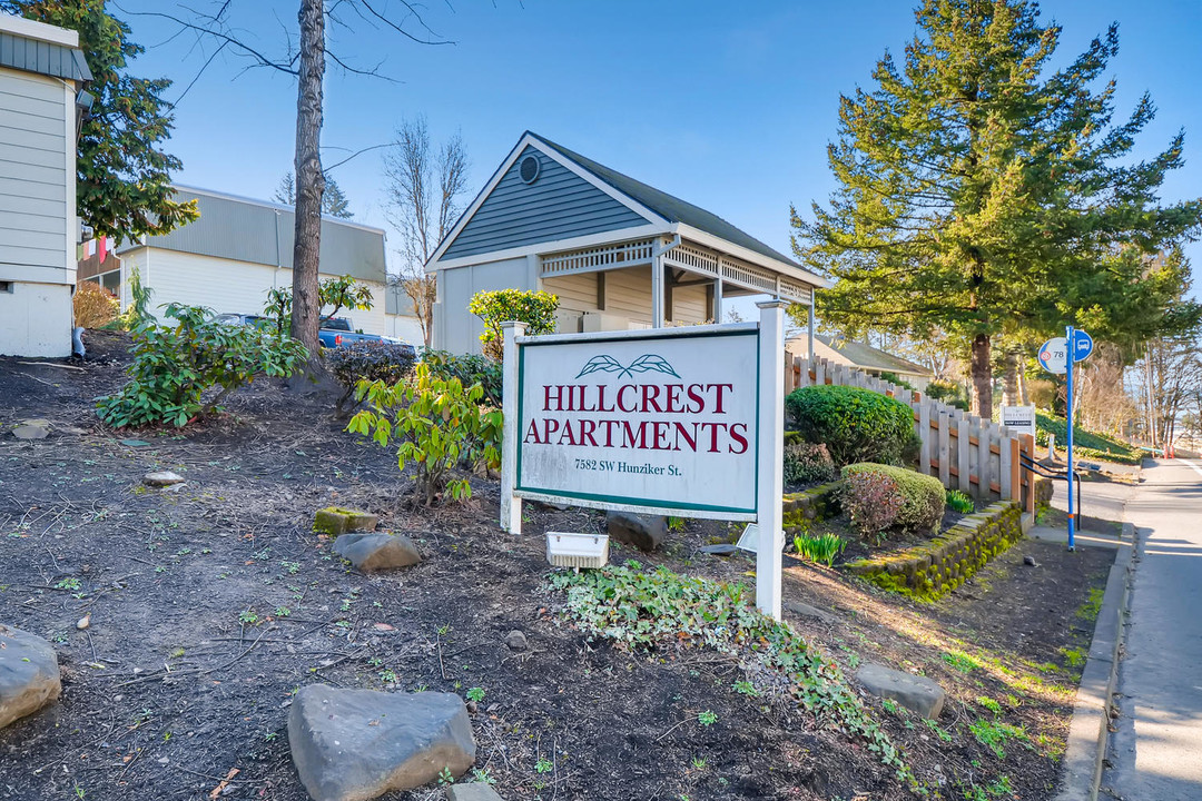 York Tigard in Tigard, OR - Building Photo