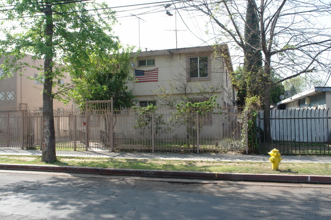 14652 Blythe St in Panorama City, CA - Foto de edificio - Building Photo