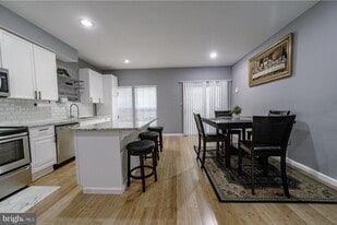 3983 Cressida Pl in Woodbridge, VA - Building Photo