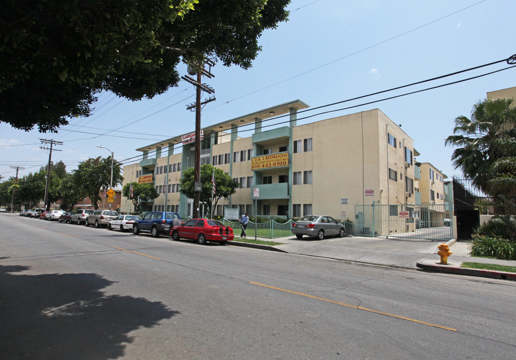 Valerio Village Apartments in Van Nuys, CA - Building Photo