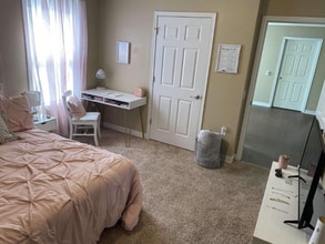 3278 N Henderson St, Unit Villas 4 in Galesburg, IL - Building Photo - Building Photo