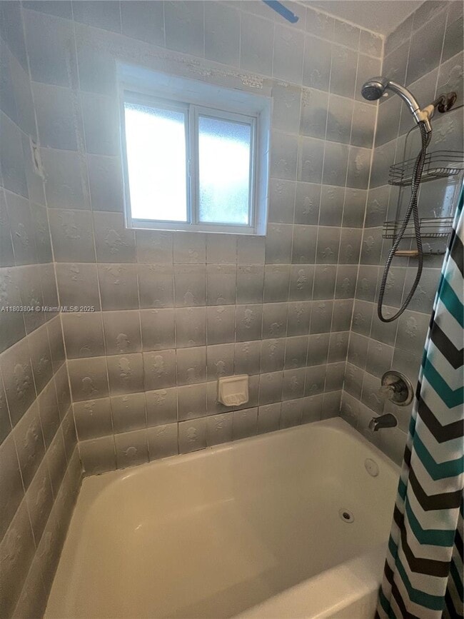 8170 NW 10th St, Unit 2 in Miami, FL - Building Photo - Building Photo